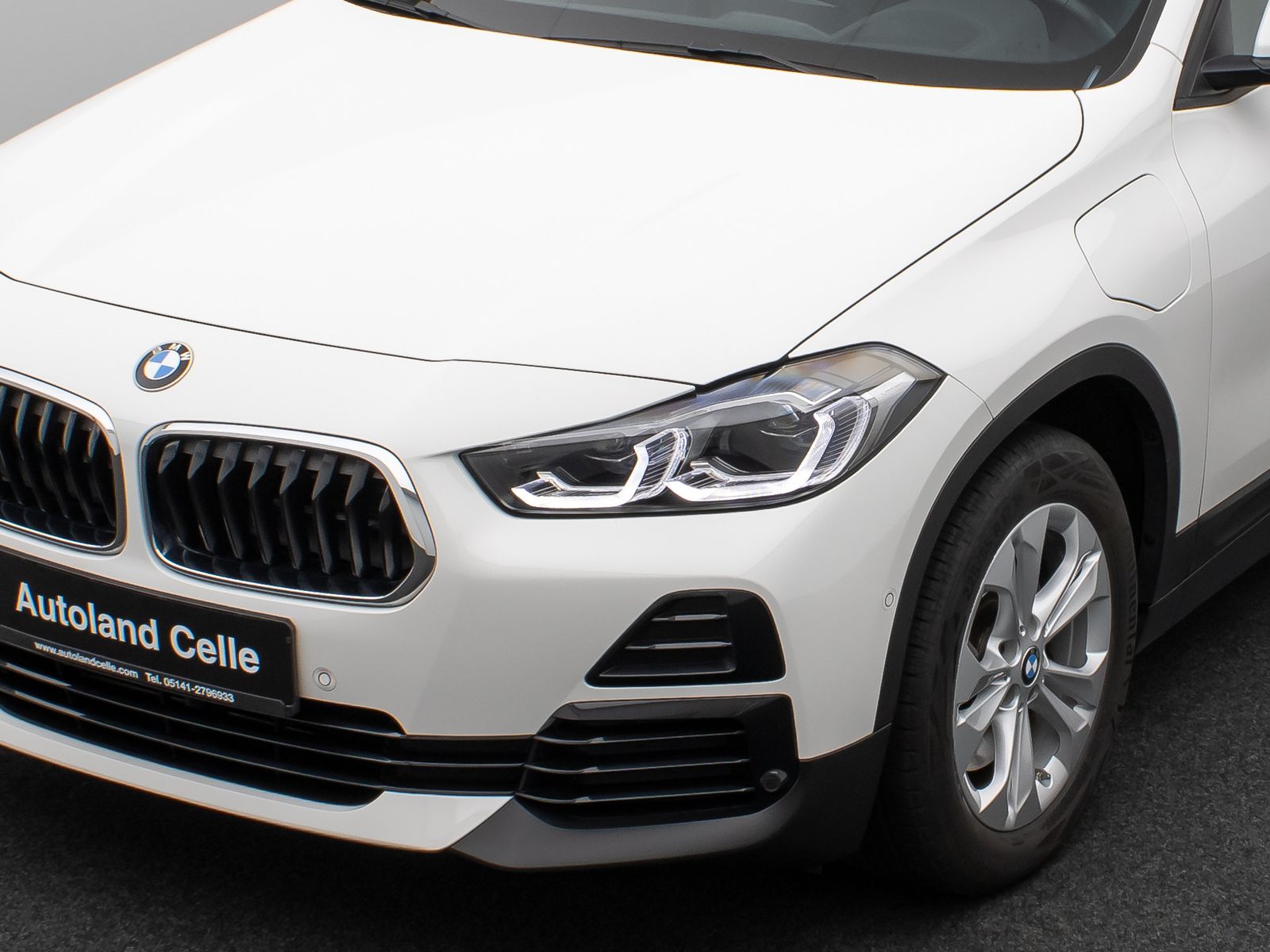 Fahrzeugabbildung BMW X2 xD25e Kamera HUD DAB HiFi Navi+Komfort Alarm