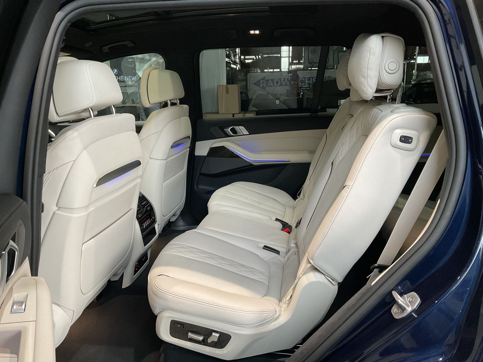 Fahrzeugeinzelansicht 13 Fahrzeugabbildung BMW X7 xDrive40d |Standheizung |Integral-Aktivlenkun