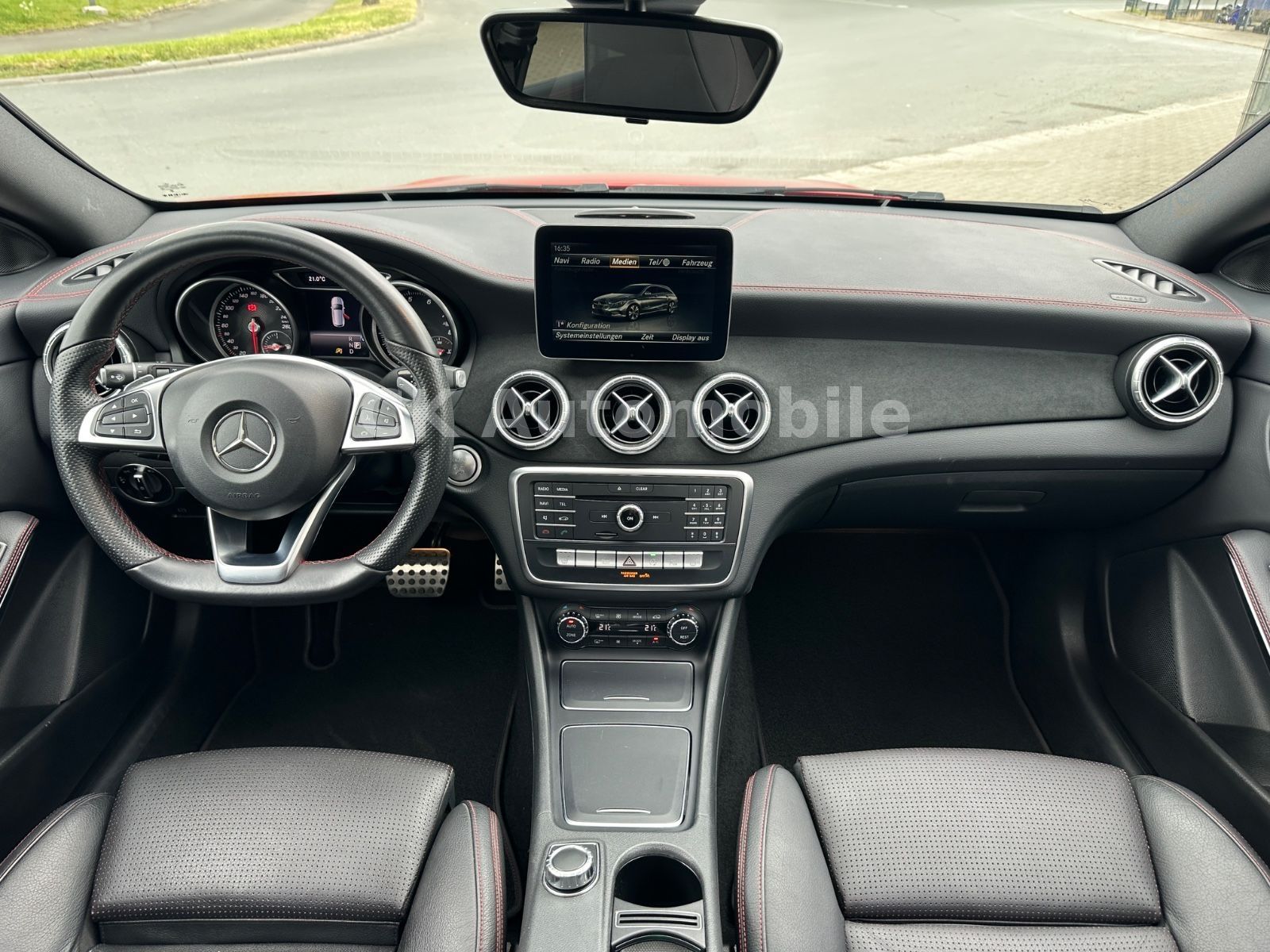 Fahrzeugabbildung Mercedes-Benz CLA 200 Shooting Brake AMG-Line/Night-Paket/LED
