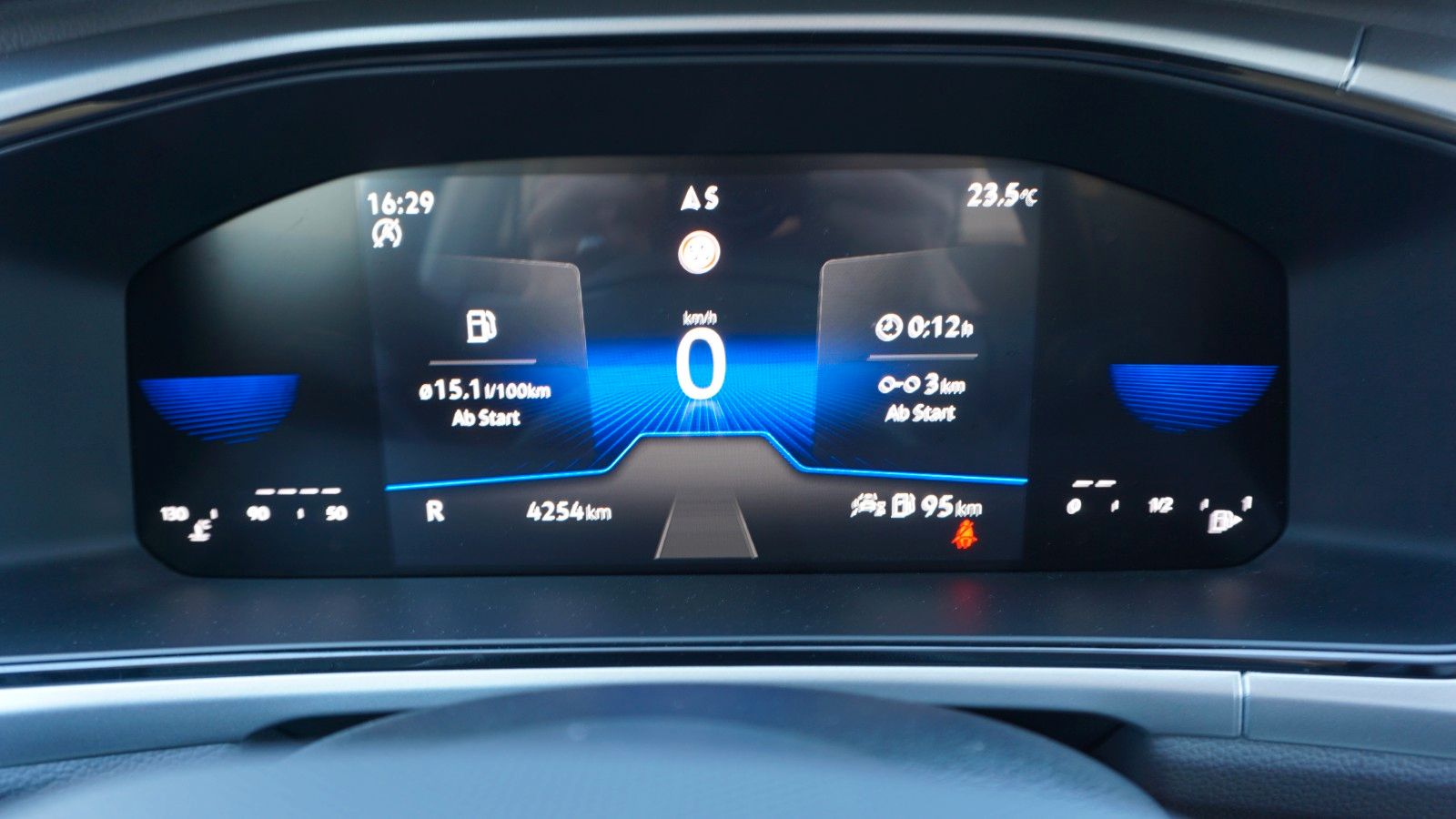 Fahrzeugabbildung Volkswagen T-Roc Life Navi,LED,Park/Lane Assist,SH
