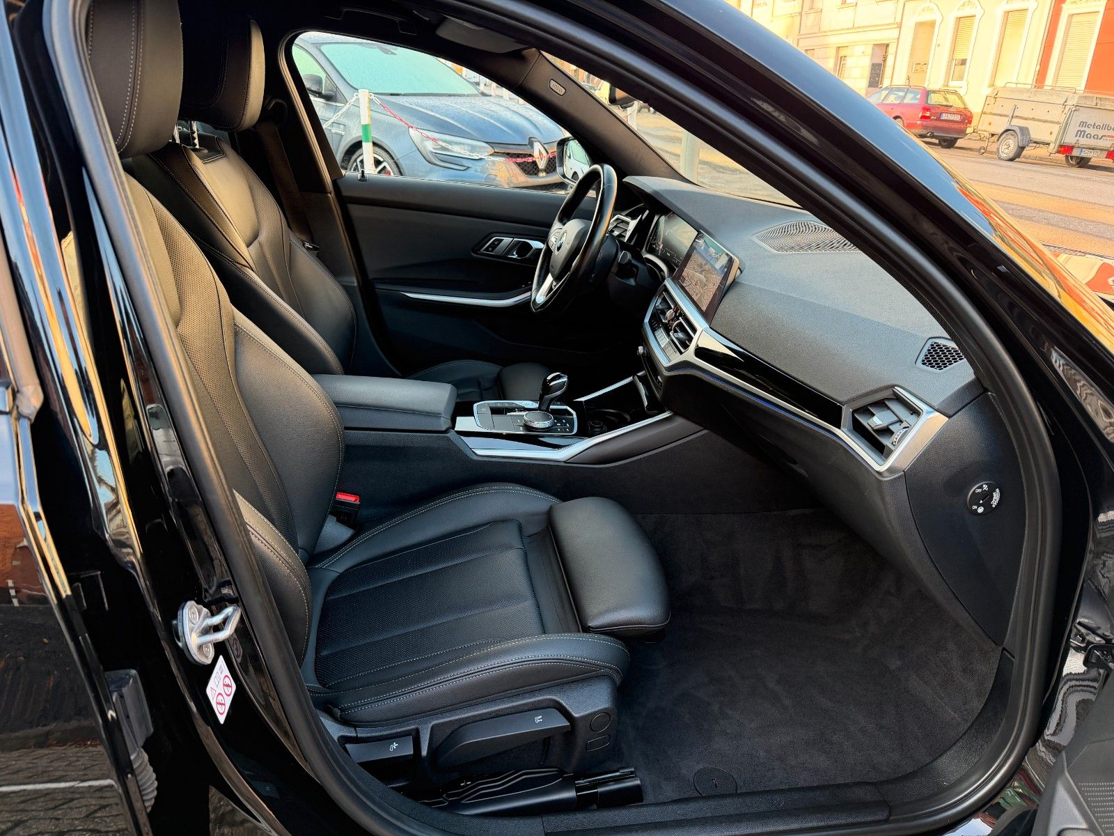 Fahrzeugabbildung BMW 318 d Sport Line NAVI STANDH LEDER LENKRADHEIZ.