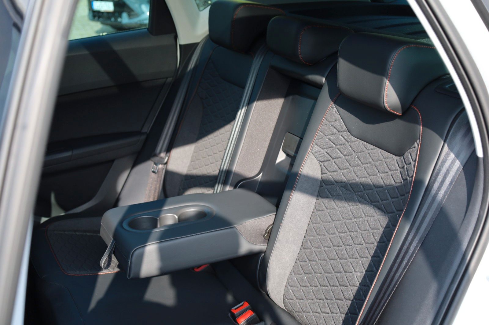 Fahrzeugabbildung SEAT Ateca FR 1.5TSI DSG *PANORAMADACH