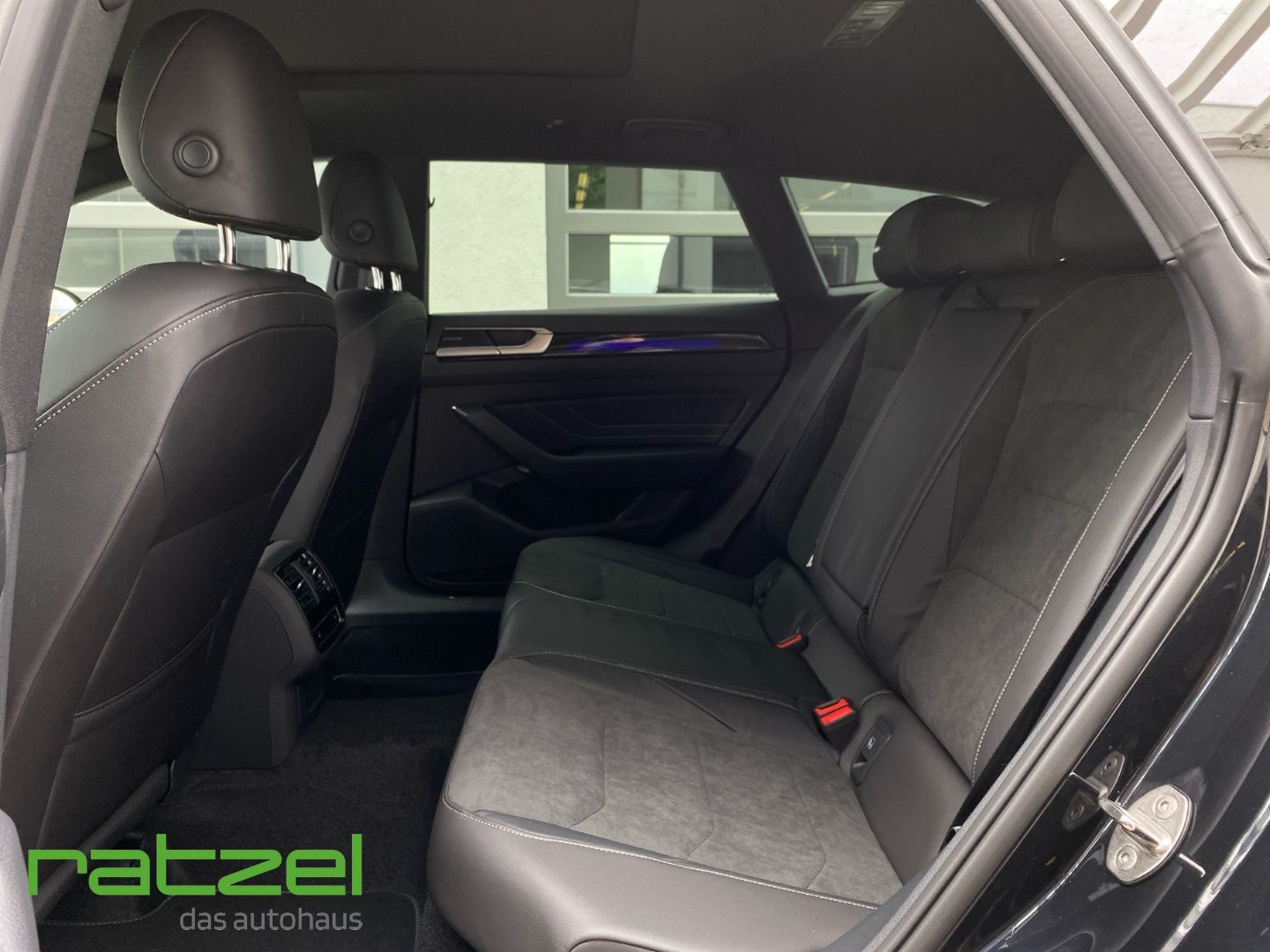 Fahrzeugabbildung Volkswagen Arteon SB R-Line 2.0 TSI DSG DCC+AHK+Harman+PDC