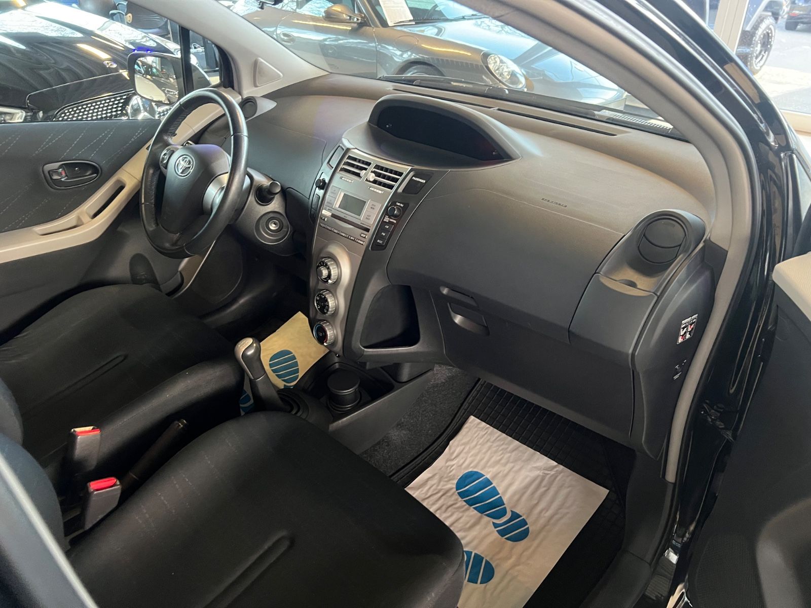 Fahrzeugabbildung Toyota Yaris Sol * TÜV/AU NEU *