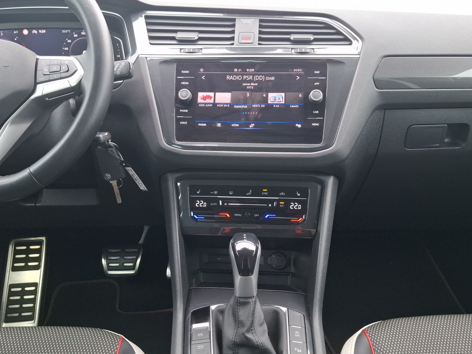 Fahrzeugabbildung Volkswagen Tiguan TDI Urban Sport DSG LED AHK Navi AID ACC