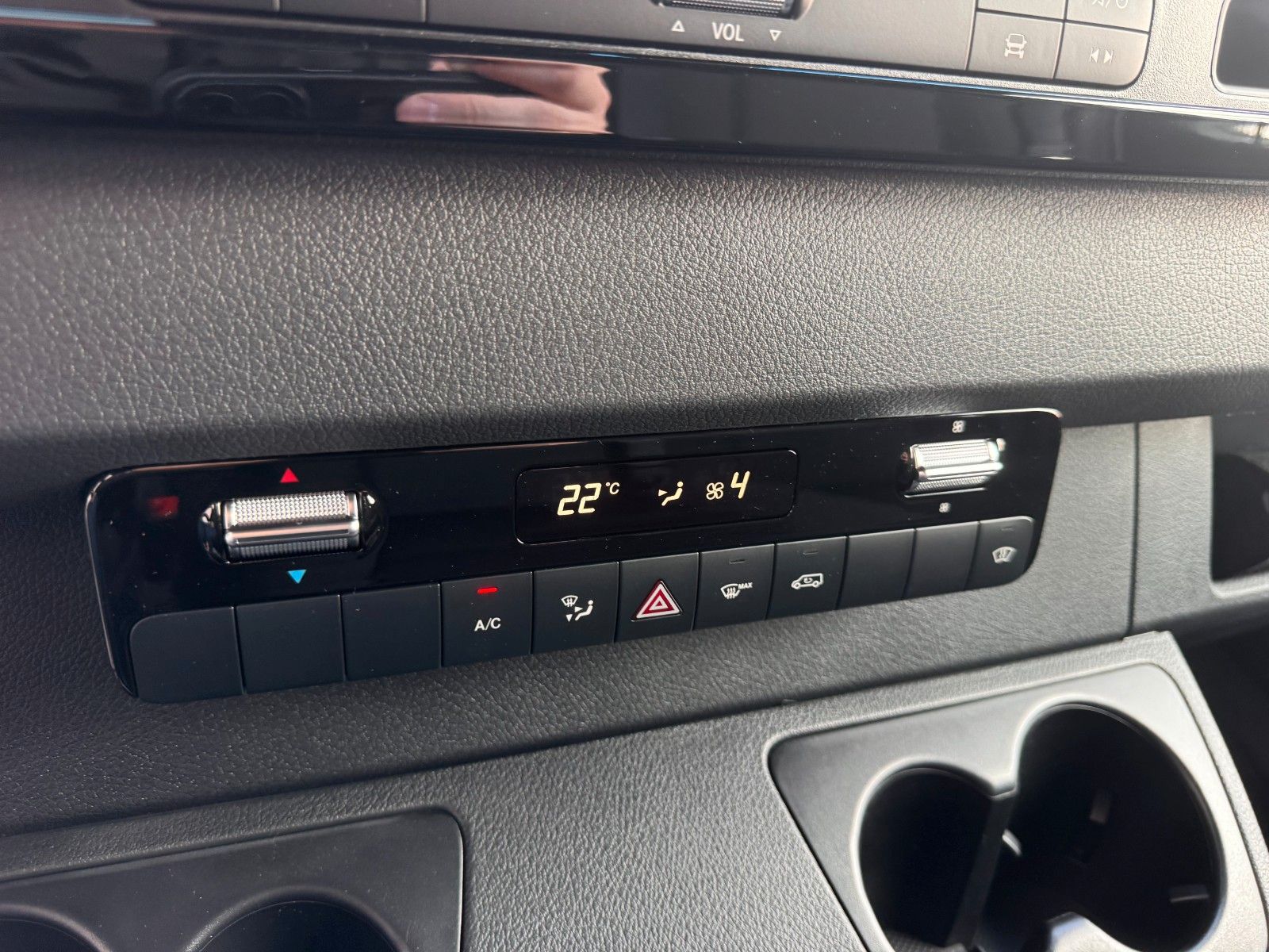 Fahrzeugabbildung Mercedes-Benz Sprinter 317 CDI 3665 9G DISTRONIC AHK