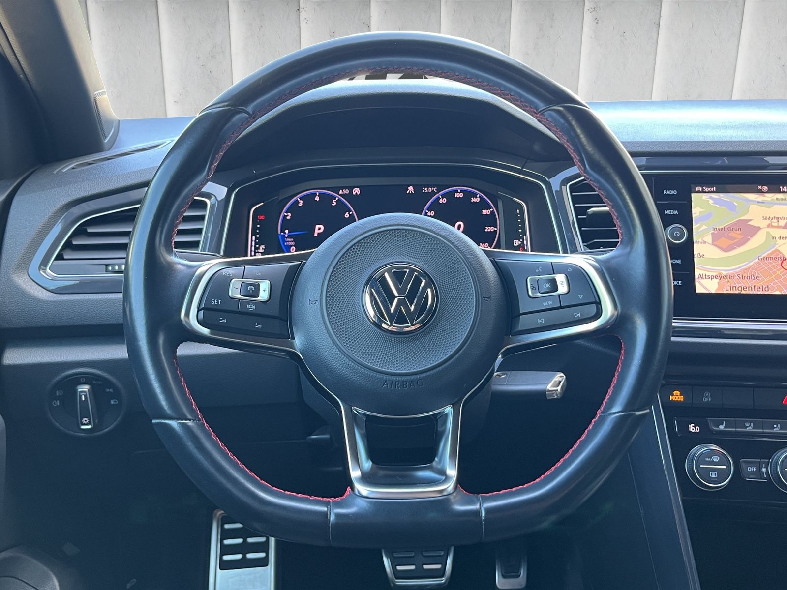 Fahrzeugabbildung Volkswagen T-Roc Sport*LED*ViCo*SHZ*NAVI*Kamera*PDC*19"**