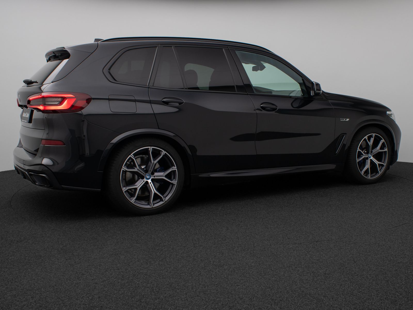 Fahrzeugabbildung BMW X5 xD45e M Sport Panorama 360° HUD DAB HiFi 21"