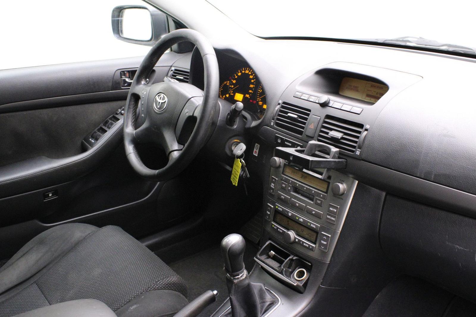 Toyota Avensis 2005 — фото 19