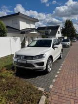 Volkswagen Touareg 3.0 V6 TDI *Executive*R-Line*SdHzg*AHK - gebrauchte VW Touareg aus dem Jahr 2017