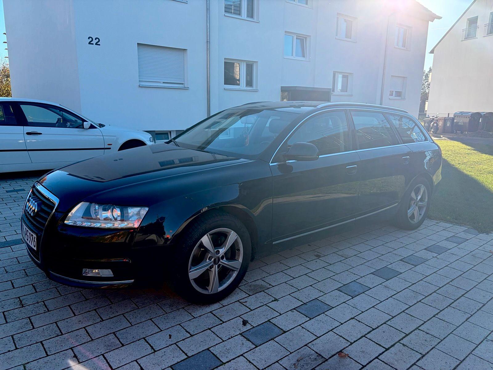 Audi Quattro 2011 — салон