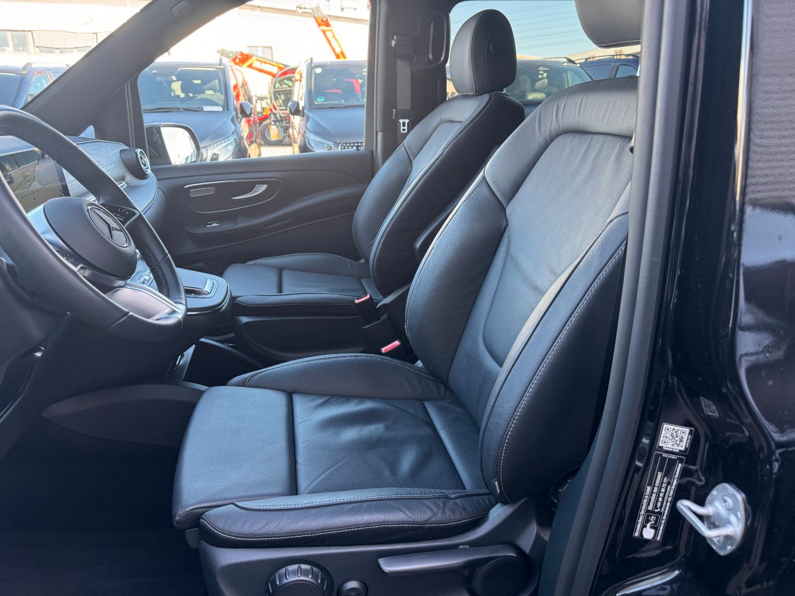 Fahrzeugabbildung Mercedes-Benz V 300 d AVA Extral Standheiz DISTRONIC