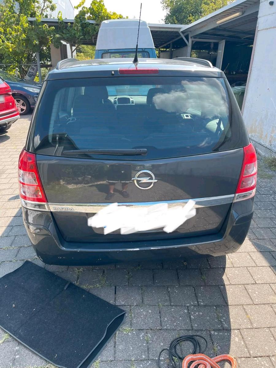 Opel Zafira 2014 — photo 6