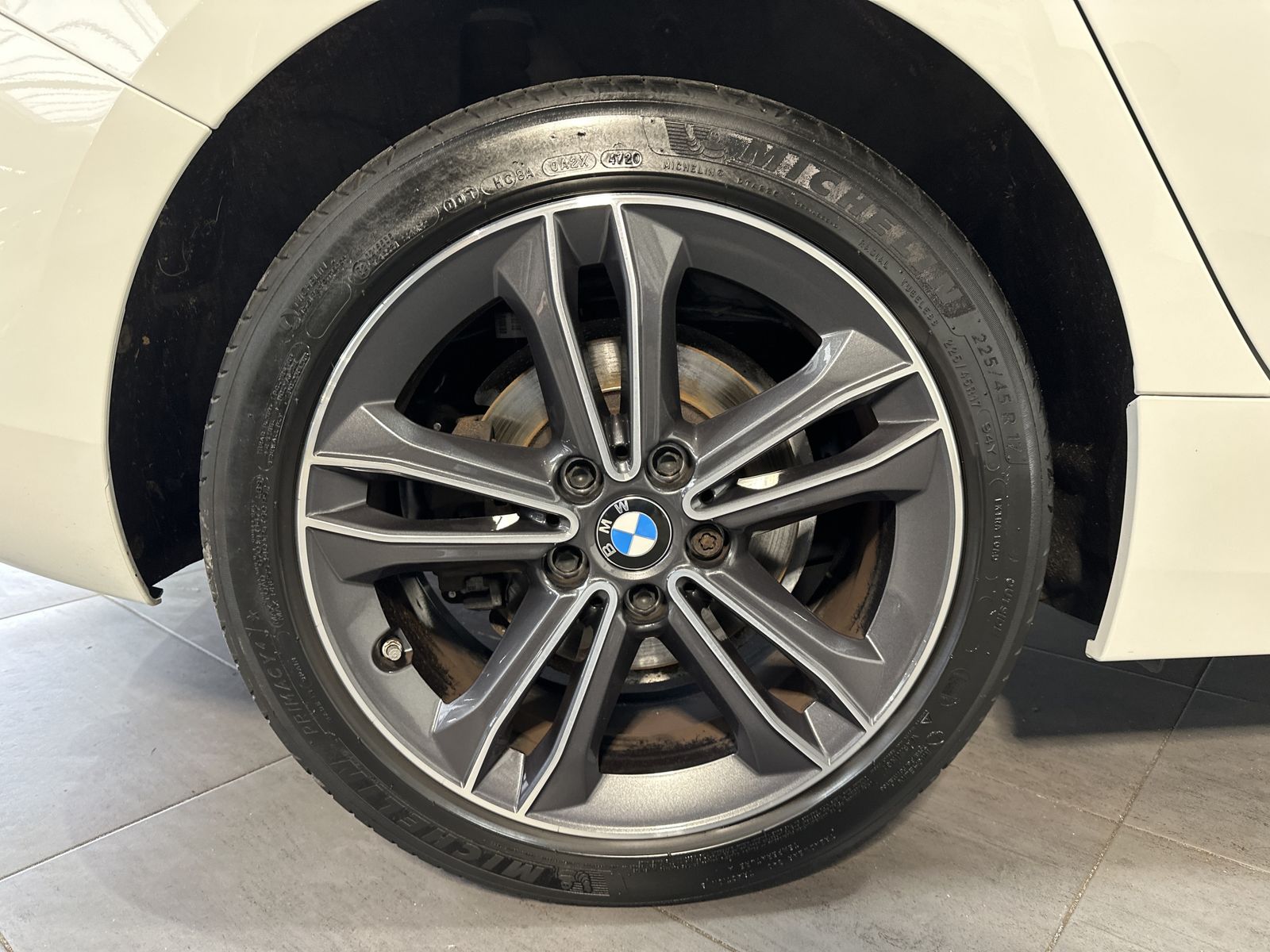 Fahrzeugabbildung BMW 118d Aut. Sport-Line NAV+LED+AHK+PDC+17ZOLL+2HD