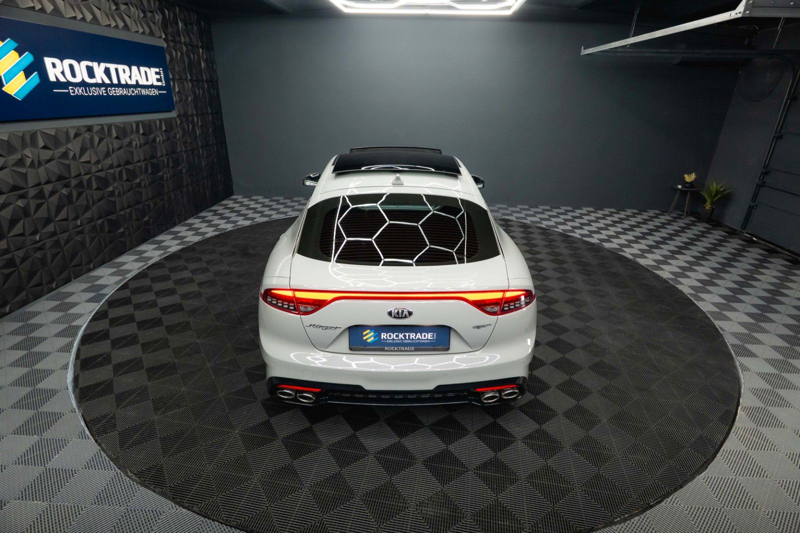 Fahrzeugabbildung Kia Stinger GT 4WD Performance | Pano | ACC | LED