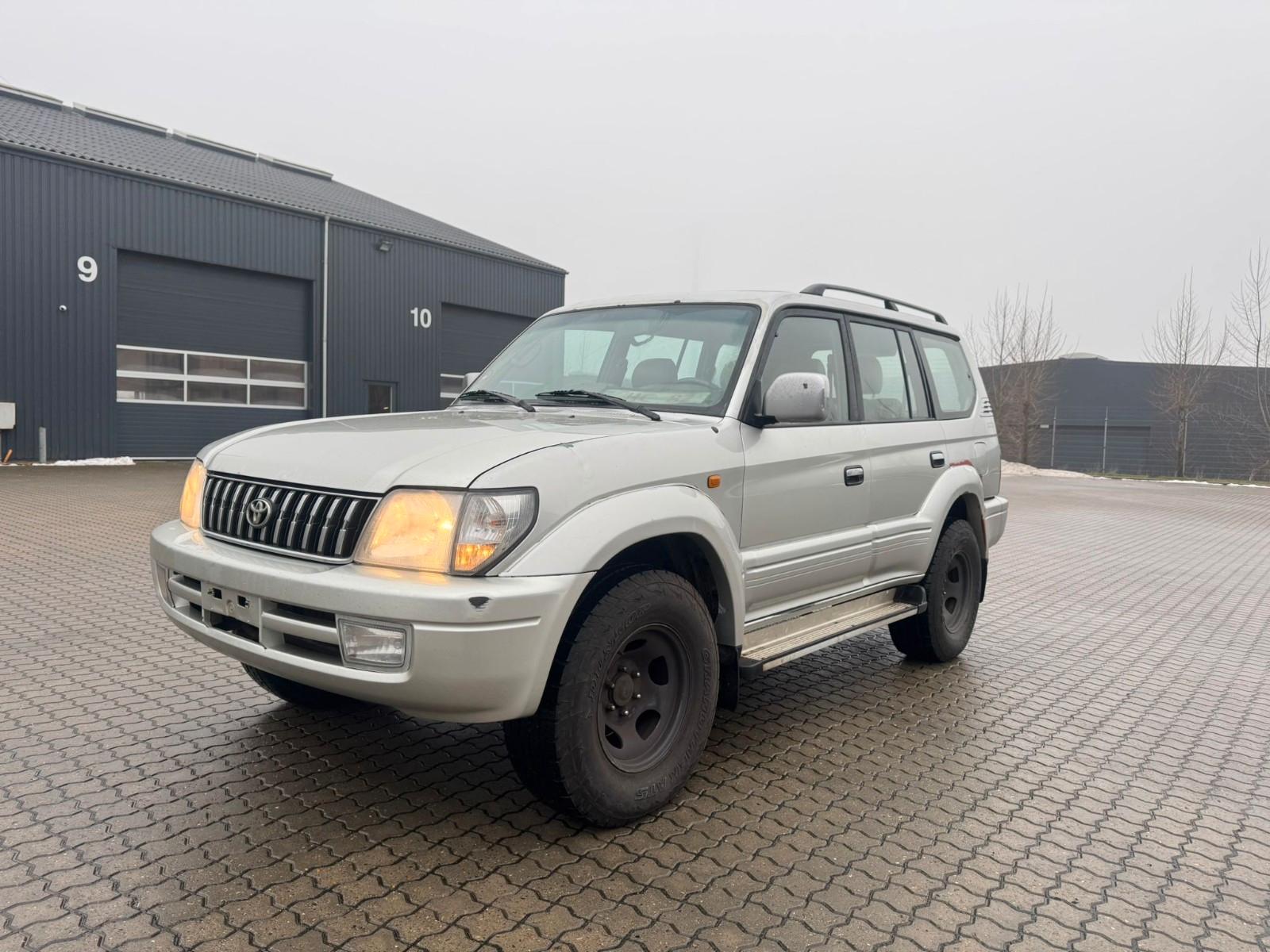Toyota Land Cruiser 3.0 10 PERSON