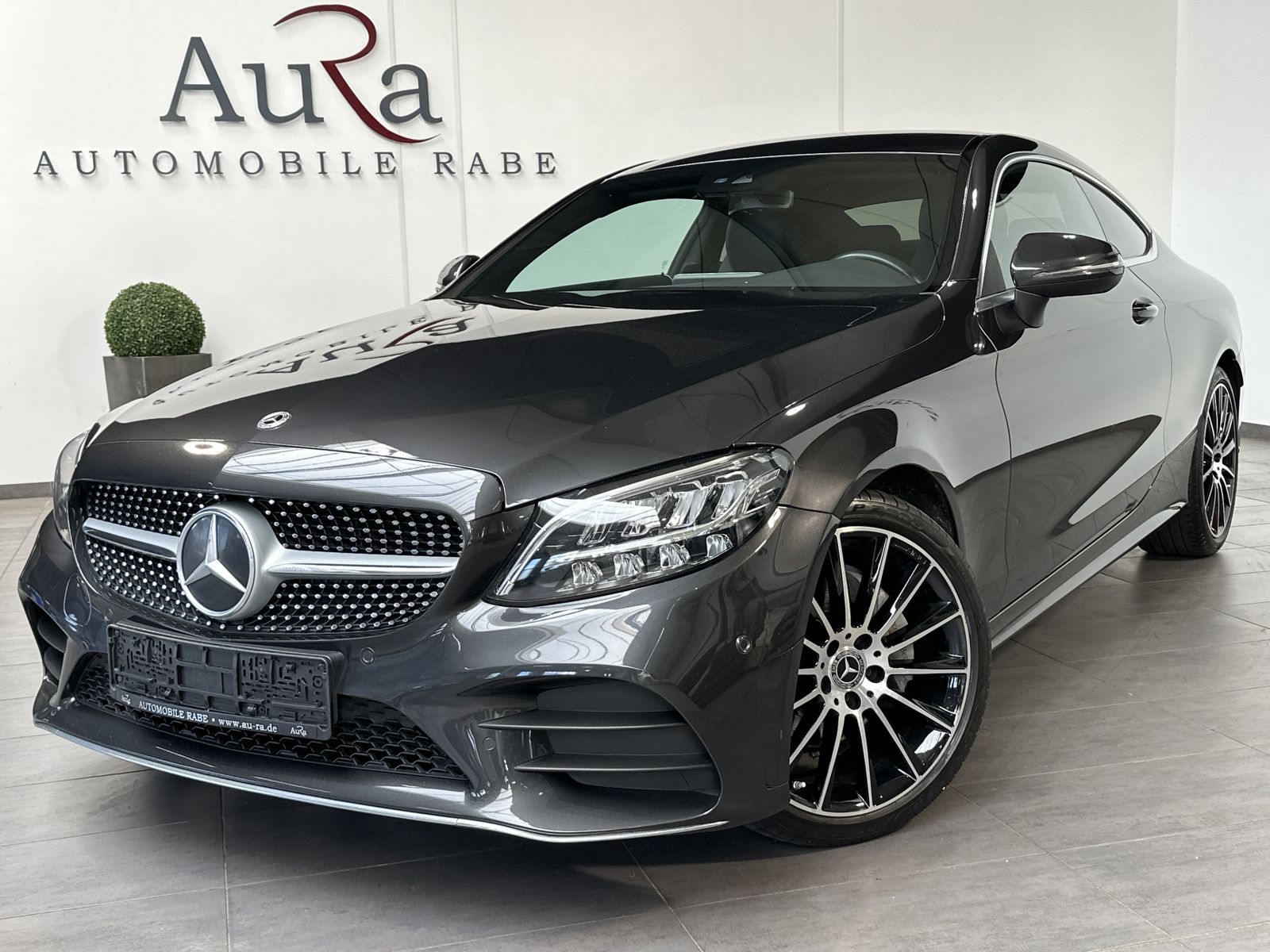 Fahrzeugabbildung Mercedes-Benz C 220d Coupé 4M AMG-Line NAV+LED+CARPLAY+19ZO+PP
