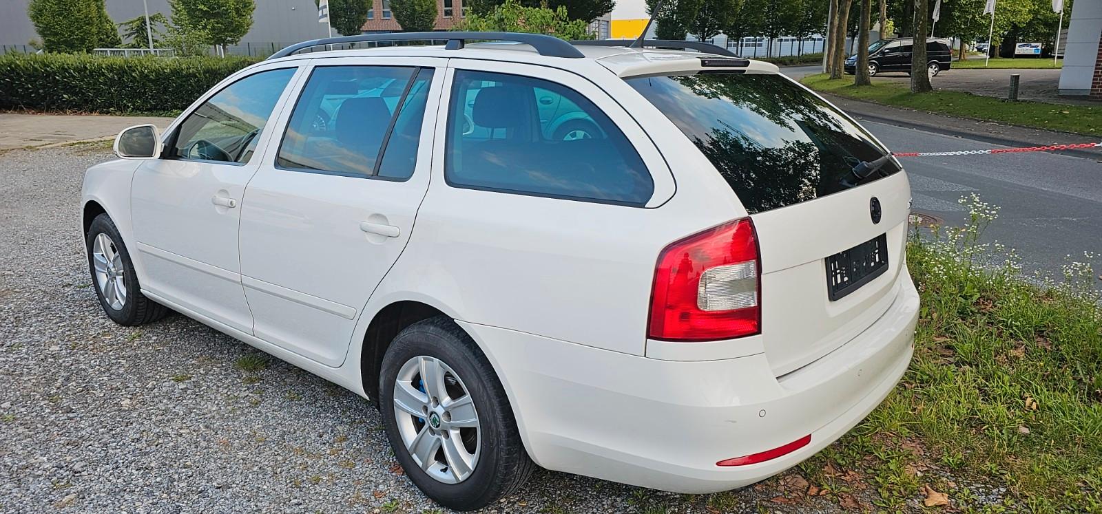 Skoda Octavia 2011 — фото 7