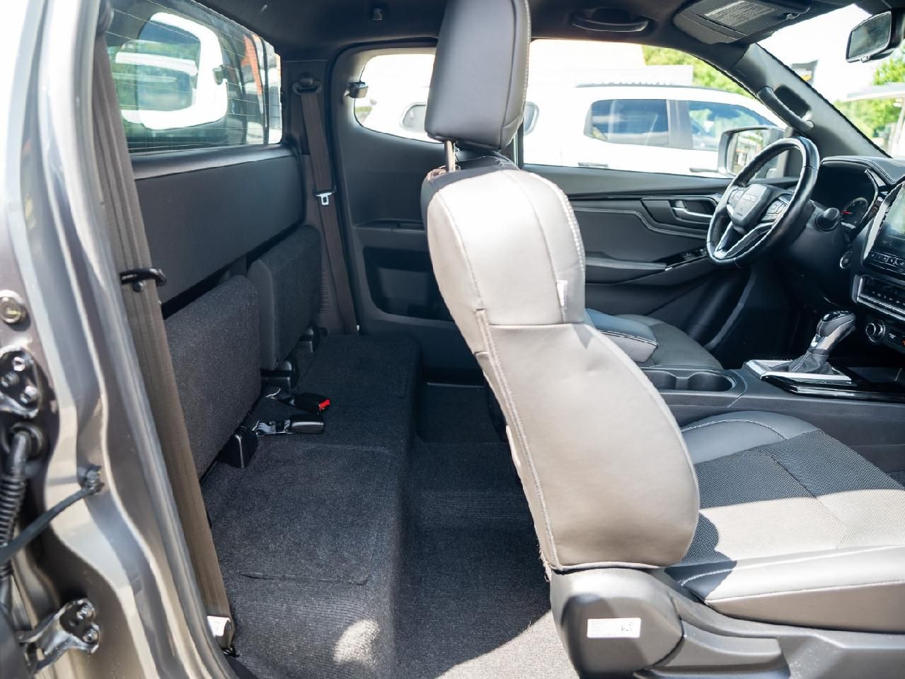 Fahrzeugabbildung Isuzu D-Max Space Cab 4WD LSE