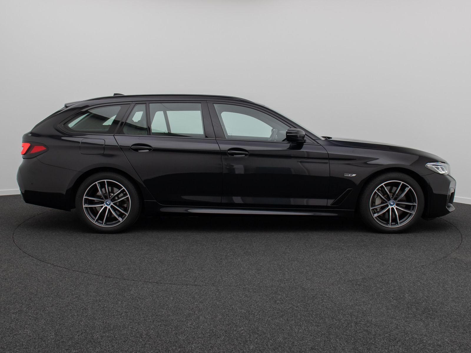Fahrzeugabbildung BMW 530e xD M Sport HUD Komfort Laser 4xKlima DAB