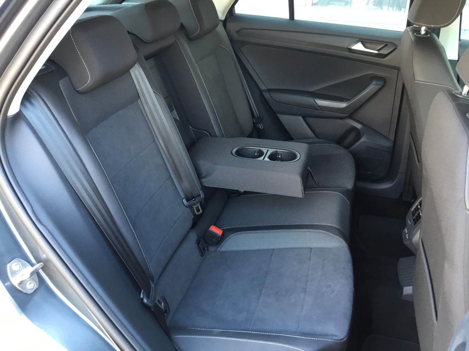 Fahrzeugabbildung Volkswagen T-Roc 1.5 TSI DSG Style+AHK+LED+ACC+17"+Kamera