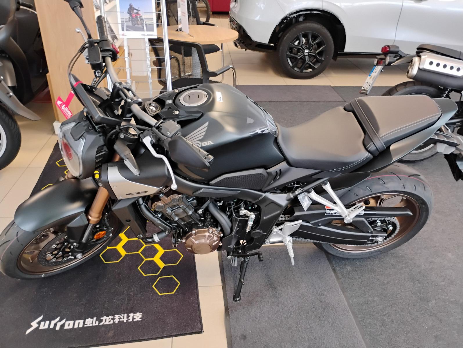 Honda CB 650 R E-clutch MY 2025 Tageszulassung mit 1km