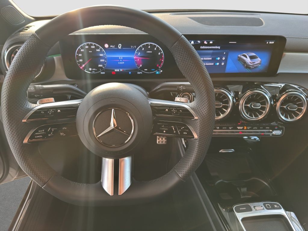 Fahrzeugabbildung Mercedes-Benz CLA 200 Coupé Fernlichtass.*KeyLess*LED*PDC*ACC