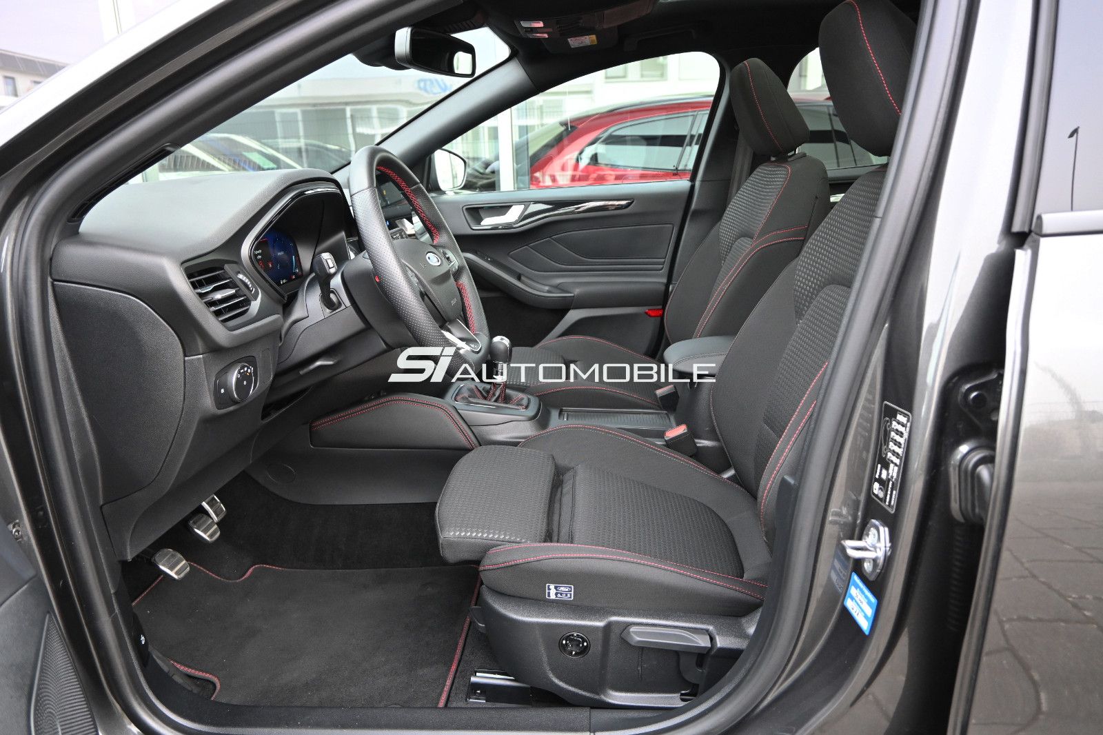 Fahrzeugabbildung Ford Focus 1.5D ST-Line X °ACC°B&O°HUD°PANO°STANDHEIZ
