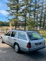 Mercedes-Benz Mercedes W124 S124 E220 TE Kombi 7Sitzer T... - Mercedes-Benz E 220 mit Benzin-Antrieb: Kombi, Automatik