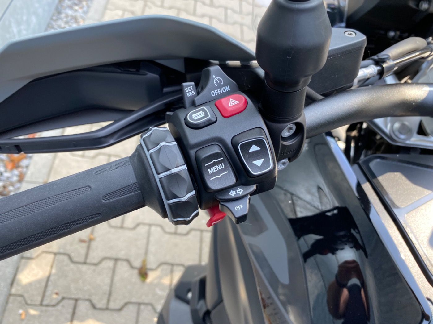 Fahrzeugabbildung BMW R 1300 GS Triple Black 3 Pakete Adaptive Fahrzeu