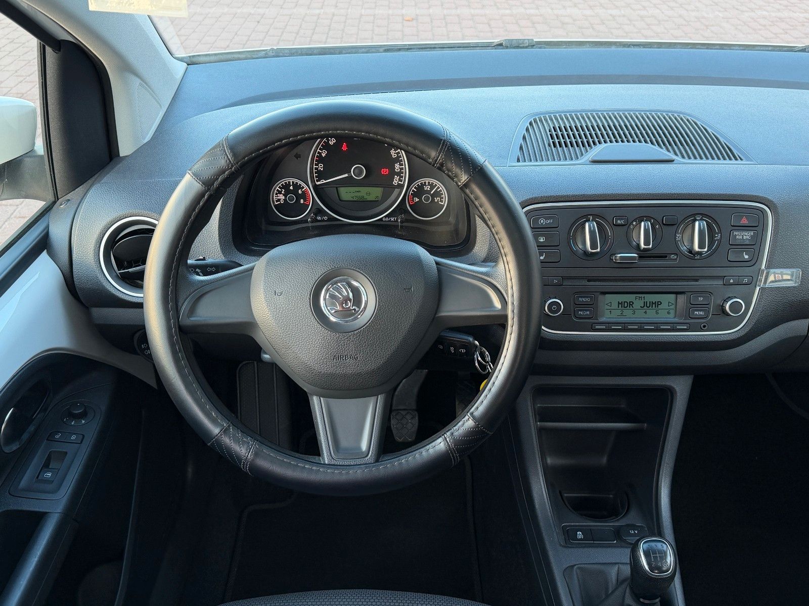 Fahrzeugabbildung SKODA Citigo 1.0 Elegance *Panorama*Sitzhzg*8fach*PDC*