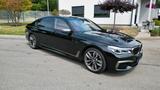 BMW M760Li xDrive Limousine Saphirschwarz / Fionarot