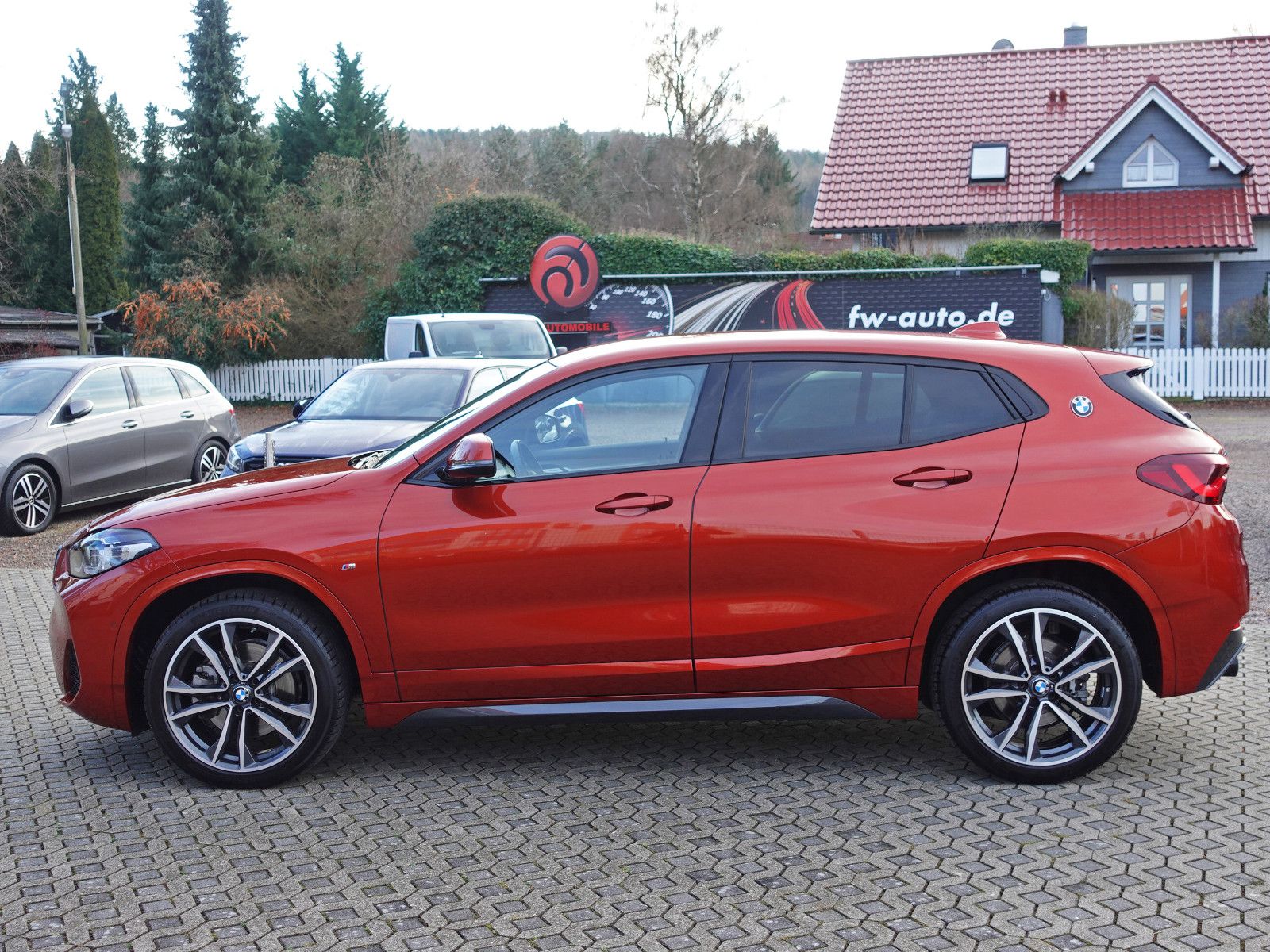 Fahrzeugabbildung BMW X2 xDrive20i Aut. M Sport Shadow HiFi AHK Cam
