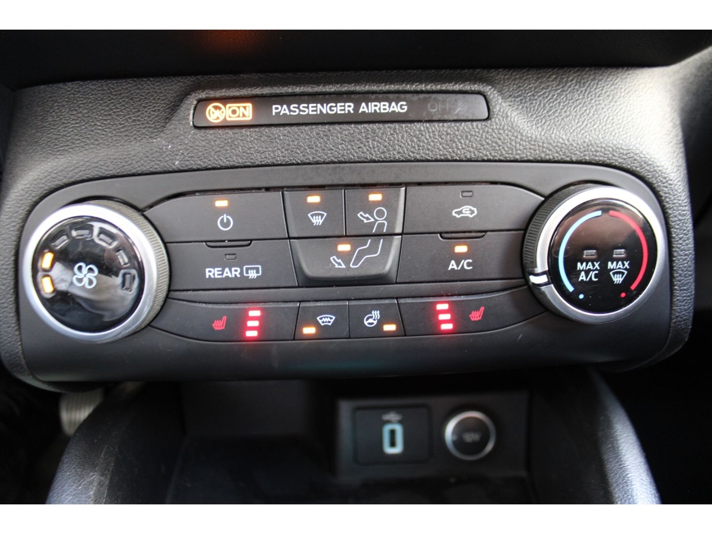 Fahrzeugabbildung Ford Focus Cool & Connect Turnier LED GRA GJR Navi PD