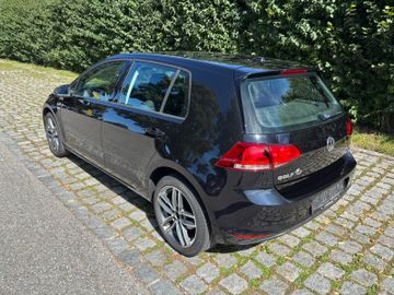 Volkswagen Golf - 6