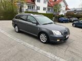 Toyota Avensis 2,2 Klimaautomatik - Toyota Avensis aus 2005 mit Diesel-Antrieb