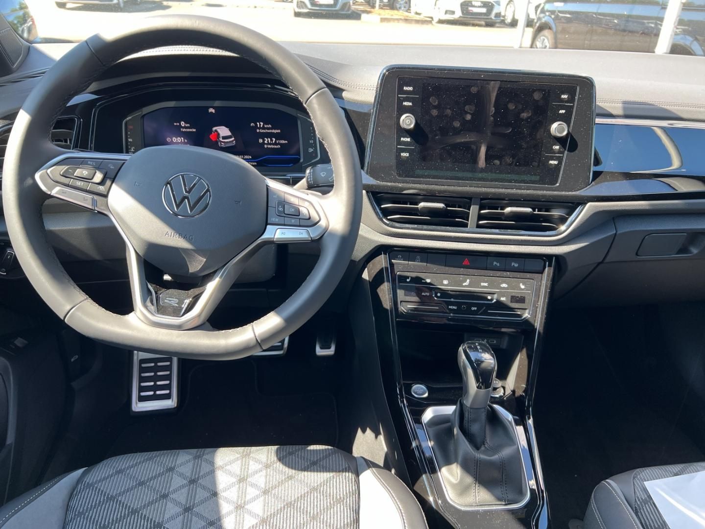 Fahrzeugabbildung Volkswagen T-ROC R-Line R-Line,AHK,Easy Open,RFK,Digitales