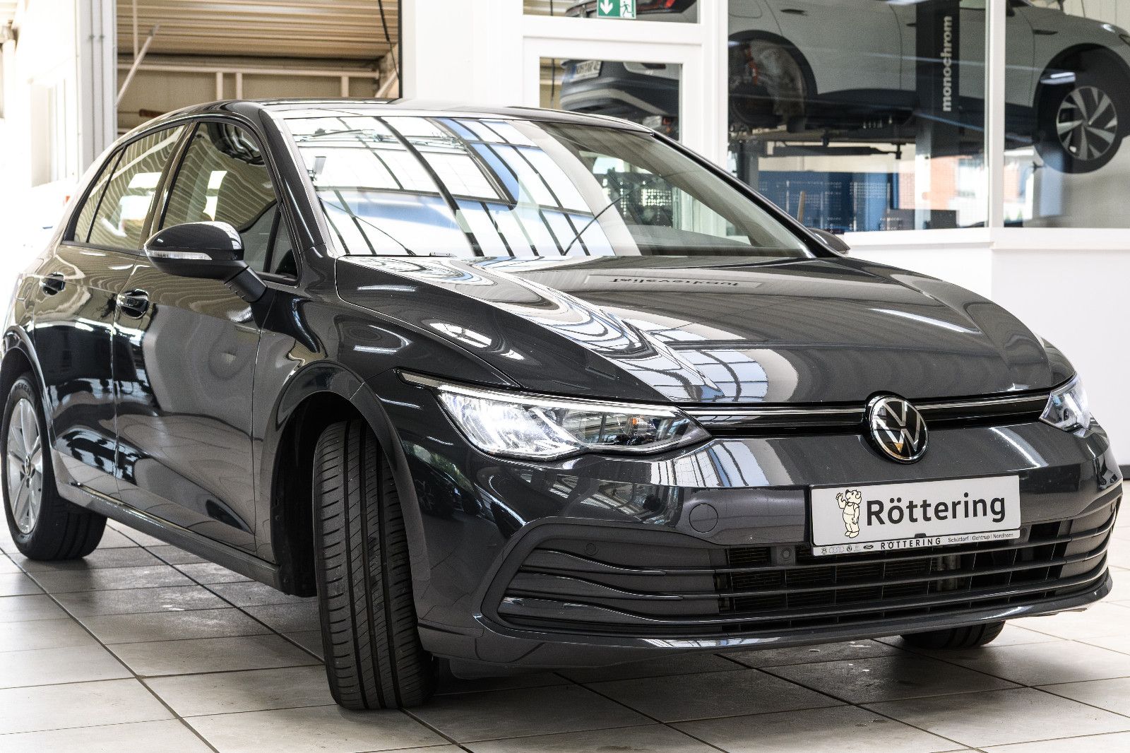 Fahrzeugabbildung Volkswagen Golf VIII Life +Navi +SHZ +ALU +LED +PDC