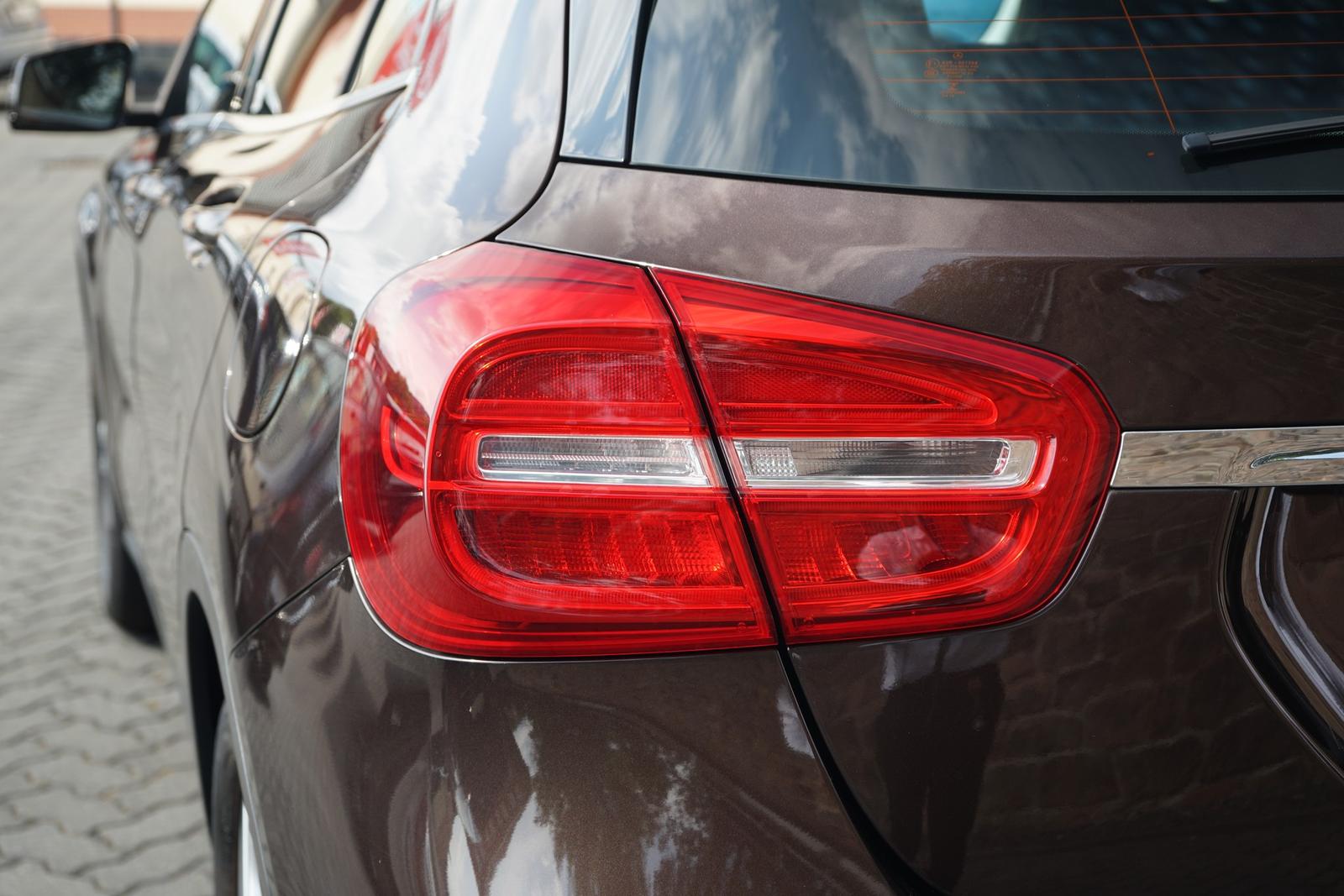 Mercedes-Benz GLA 200 Standard Bi-Xenon Sitzheizung Kamera PDC