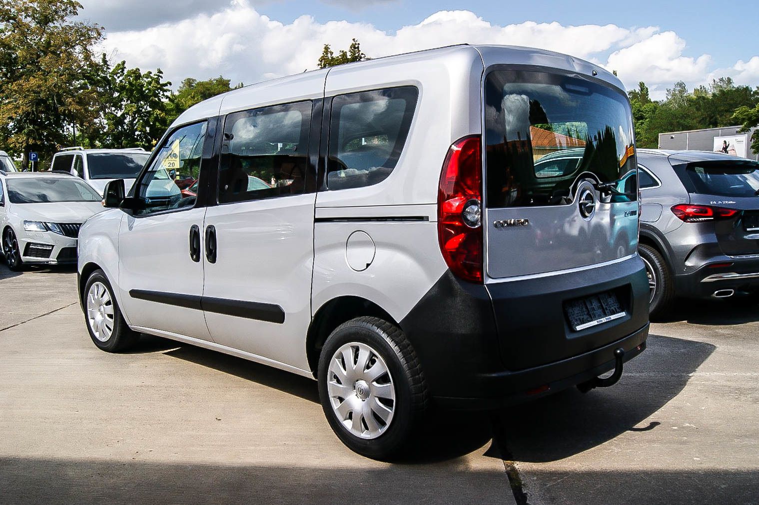 Fahrzeugabbildung Opel Combo D Selection L1H1 5-SITZE SCHIEBETÜREN 1.HD
