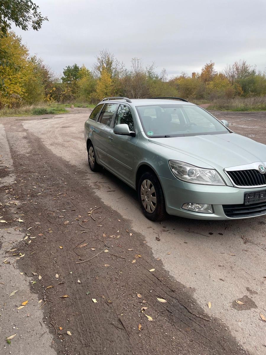 Skoda Octavia 2012 — салон