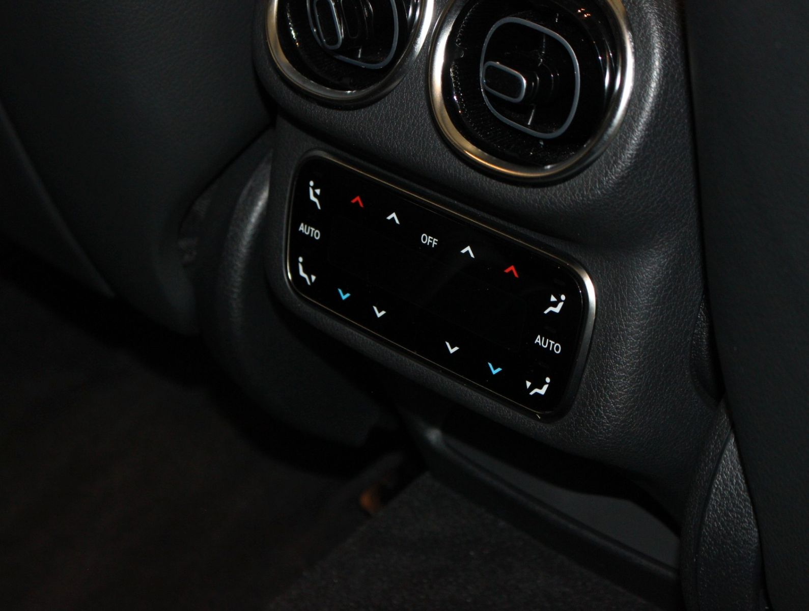 Fahrzeugabbildung Mercedes-Benz GLC 200 4Matic AMG Line*Pano*Burmester*Ambiente