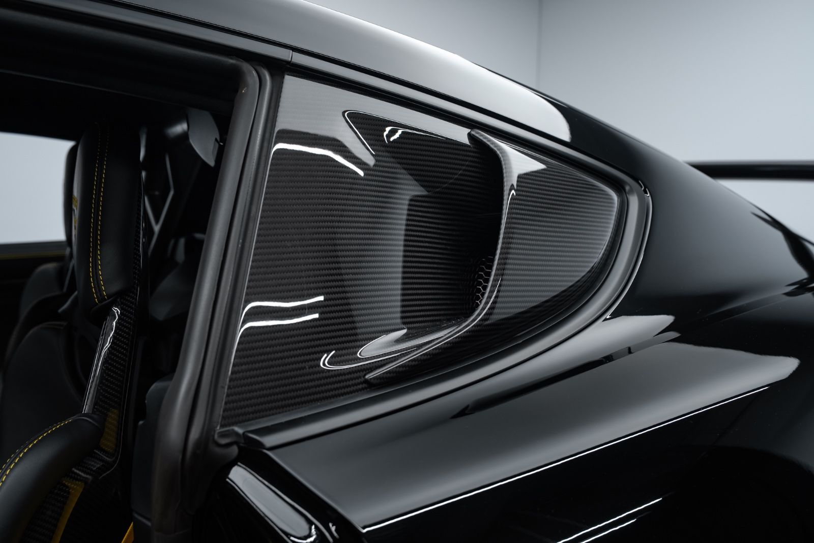 Fahrzeugabbildung Porsche 718 Cayman GT4 RS WEISSACH/PCCB/LIFT/CARBON