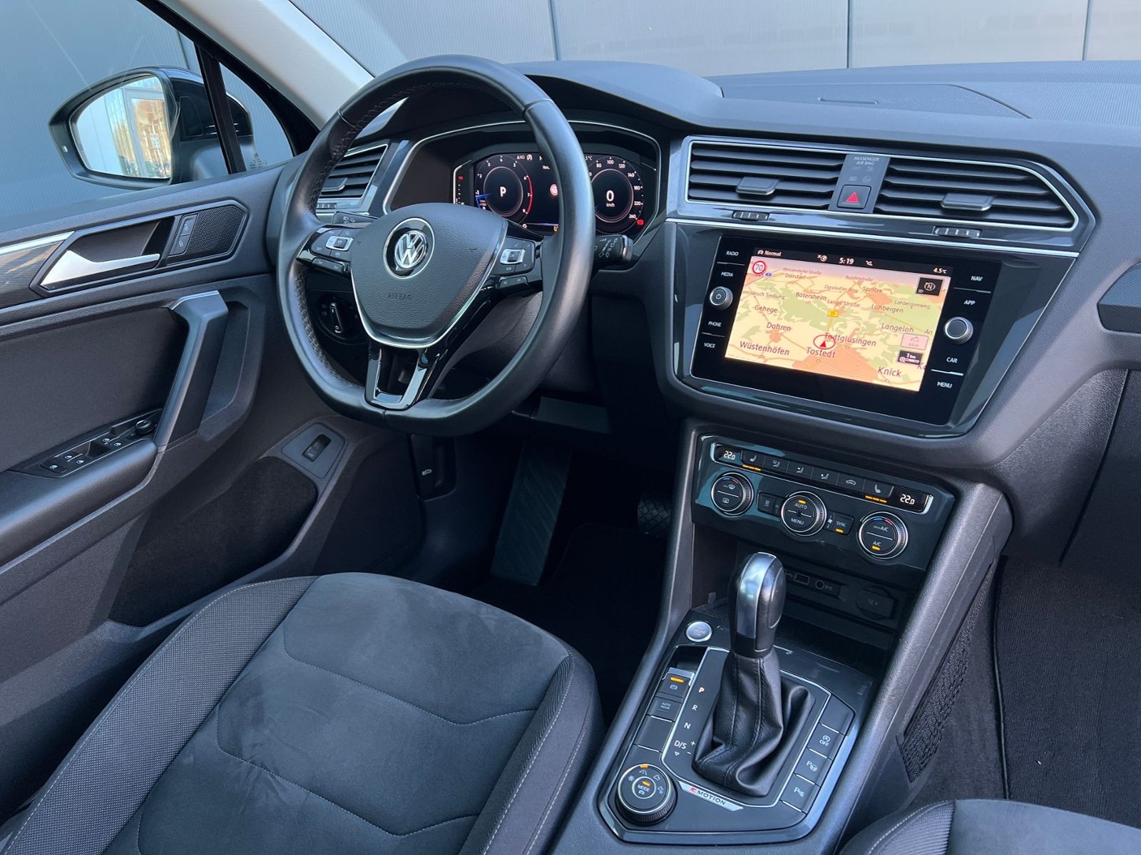 Fahrzeugabbildung Volkswagen Tiguan Highline 2.0 TSI DSG 4Motion *AHK, LED, A