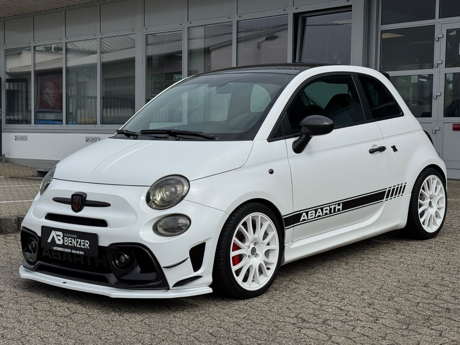 Fahrzeugabbildung Abarth 595 esseesse/CARBON/Akrapovic/MATT/Maxton-Design