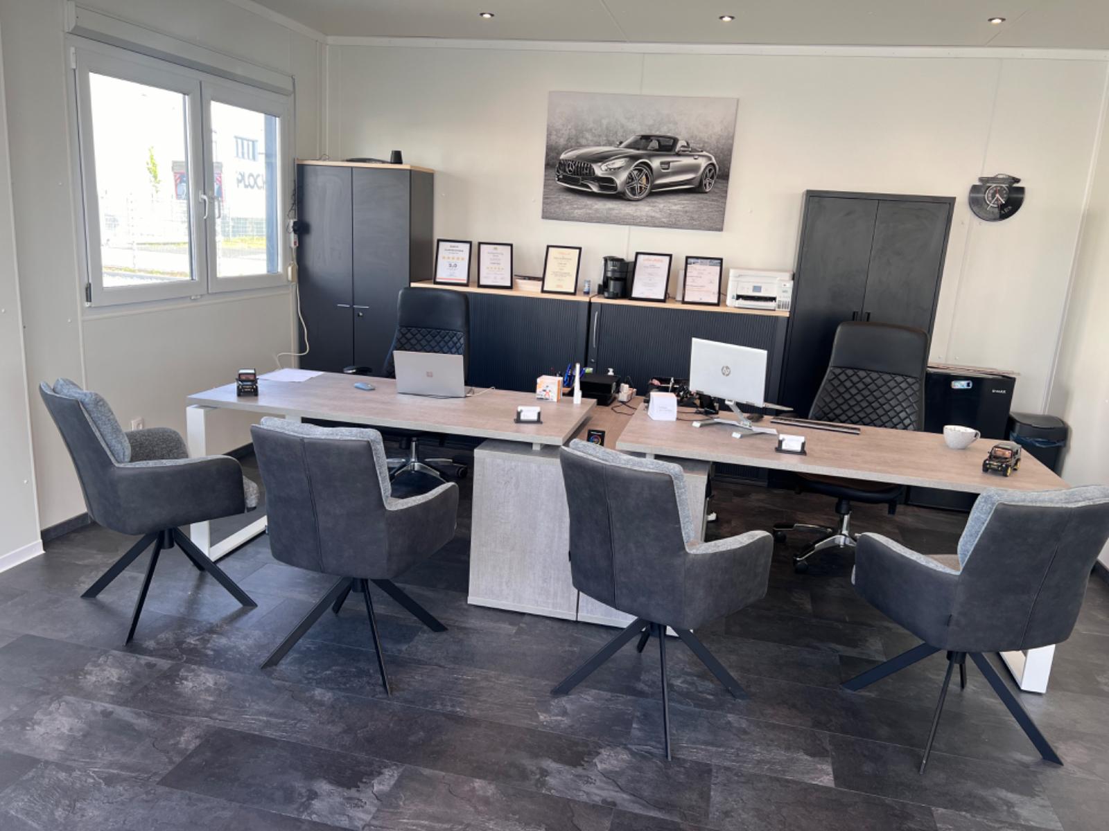 showroom-image-top
