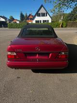 Mercedes-Benz E 320 Cabrio  Sammlerfahrzeug Top Zustand  - Mercedes-Benz E 320 mit Benzin-Antrieb: Cabrio