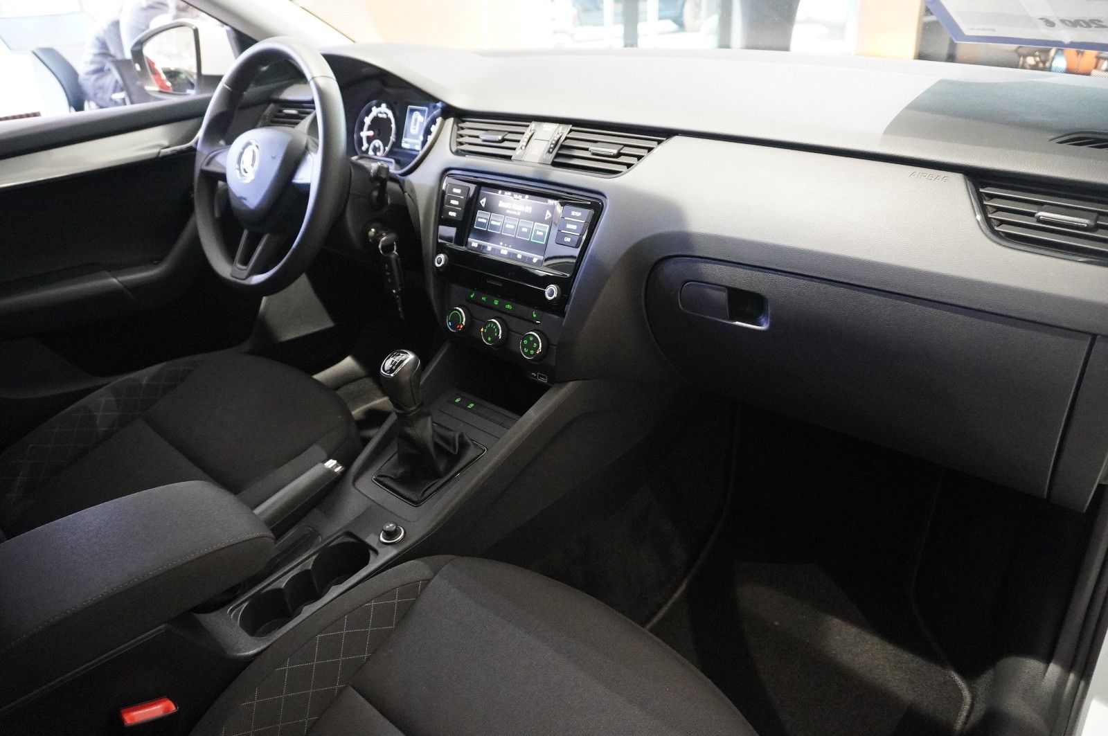 Fahrzeugabbildung SKODA Octavia COMBI 1.0 TSI ACTIVE LED/SHZ/PDC/DAB+
