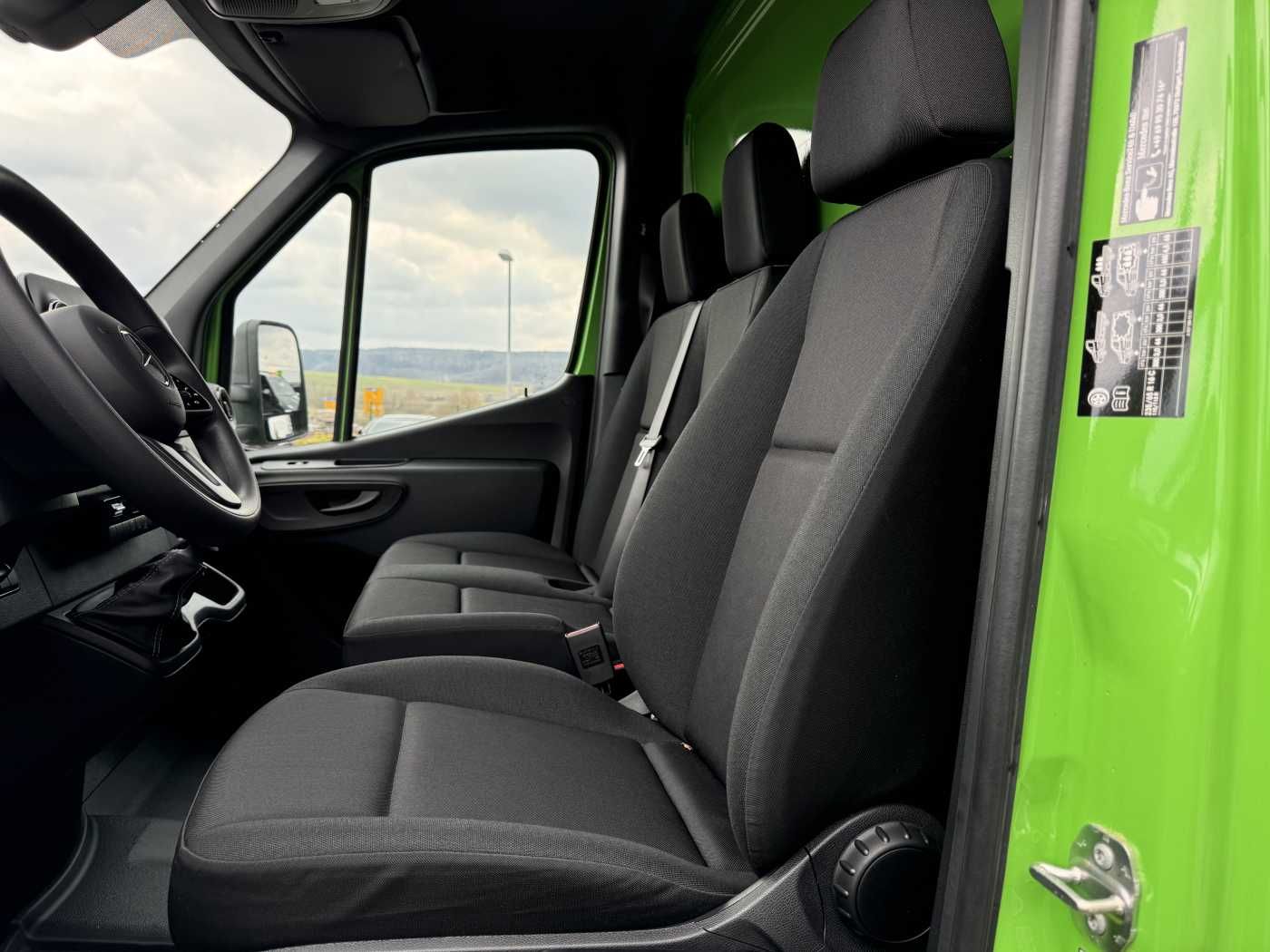 Fahrzeugabbildung Mercedes-Benz Sprinter 317 CDI Fahrgestell 4325 Klima MBUX