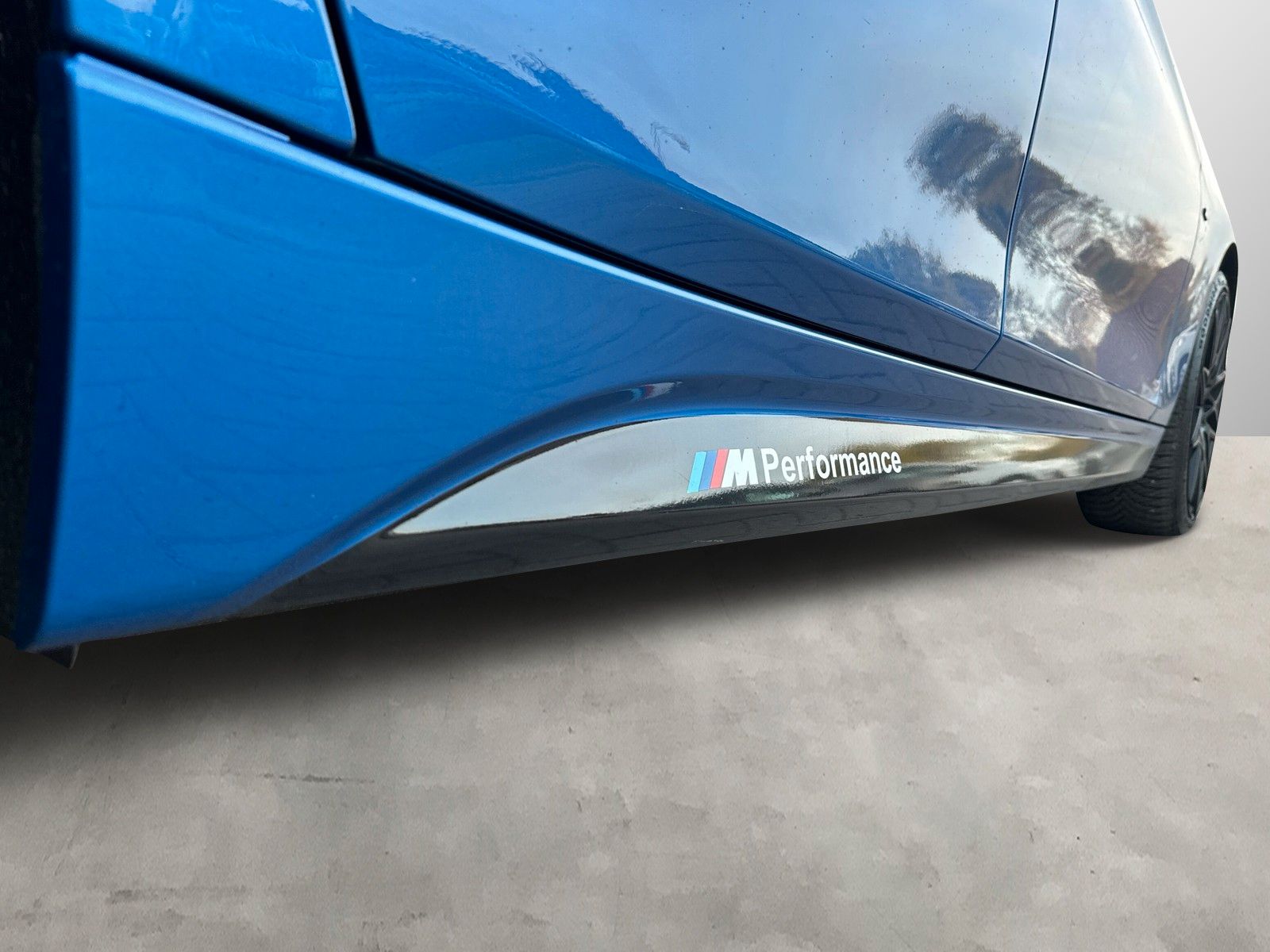 Fahrzeugabbildung BMW 320 i *M-Paket*Alcantara*Head-Up*Ambiente*